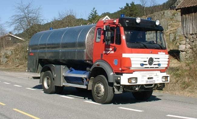 Brukt tankbil GTLF 9000 på Mercedes 1831AK 4x4