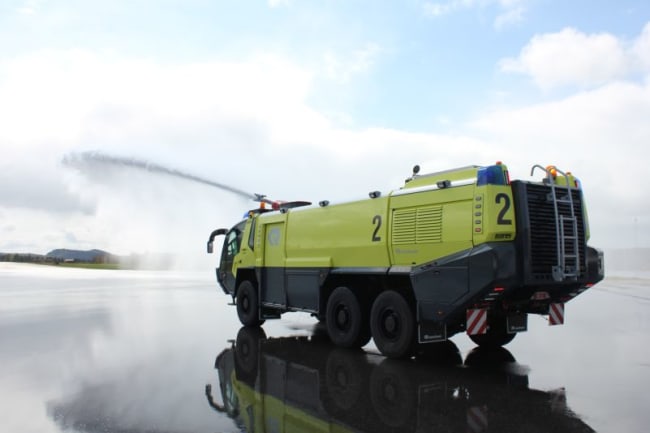 Ny flyplassbrannbil levert til AVINOR Kristiansand Lufthavn - Kjevik, Rosenbauer Panther 6x6