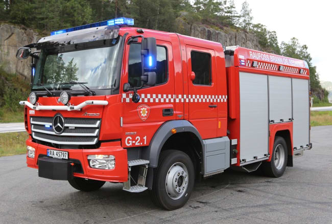 Vi gratulerer Raufoss Brann og Redning med ny brannbil på Mercedes Atego med original mannskapskabin
