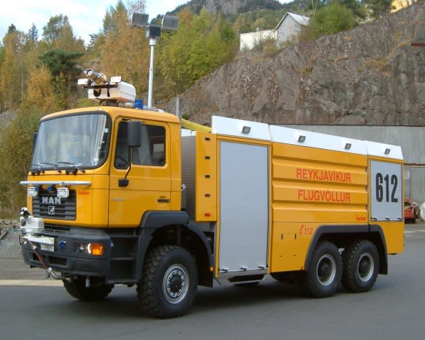 Flyplassbrannbil FLF 7900/790 på MAN FE 410 A 6x6