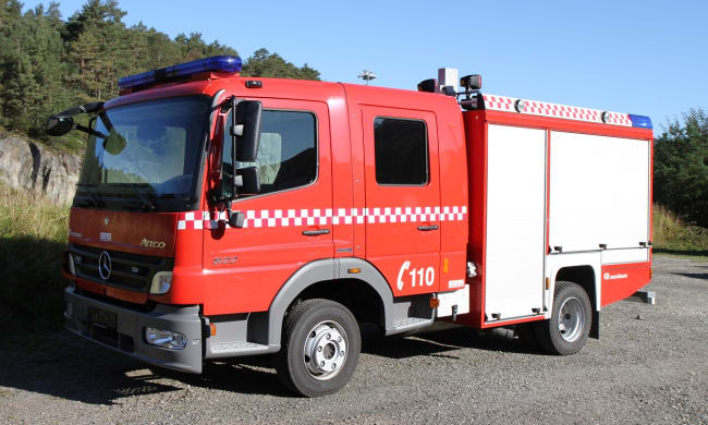 DEMO brannbil på Mercedes chassis klasse C1 til salgs - MB 822F 4x2 med original mannskapskabin