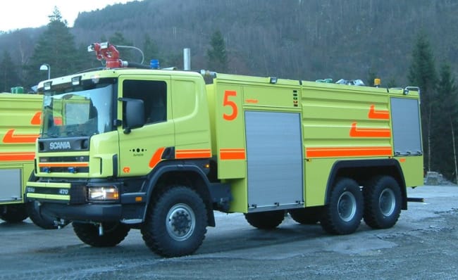 Flyplassbrannbil Trondheim Kufthavn FLF 8000/500 på Scania 124CB 6x6, 470 hk, Automat
