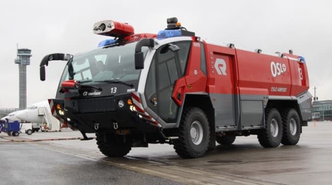 Ny flyplassbrannbil levert til Oslo Lufthavn - OSL, Rosenbauer Panther CA5 6x6