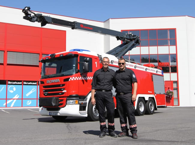Nok en spennende industribrannbil med slokkearm levert til Statoil Mongstad