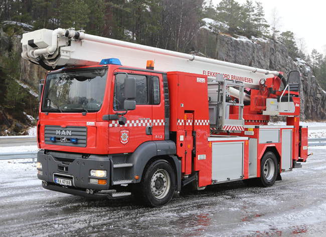 Vi gratulerer Flekkefjord Brannvesen med brukt Metz B32 brannlift på MAN chassis