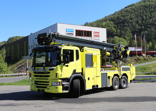 Vi gratulerer Gjøvik Brannvesen med ny Rosenbauer B32 brannlift på Scania chassis