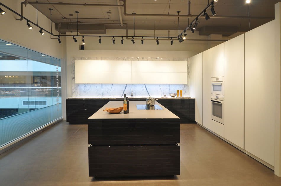 eggersmann DCOTA Presents the New Black & White