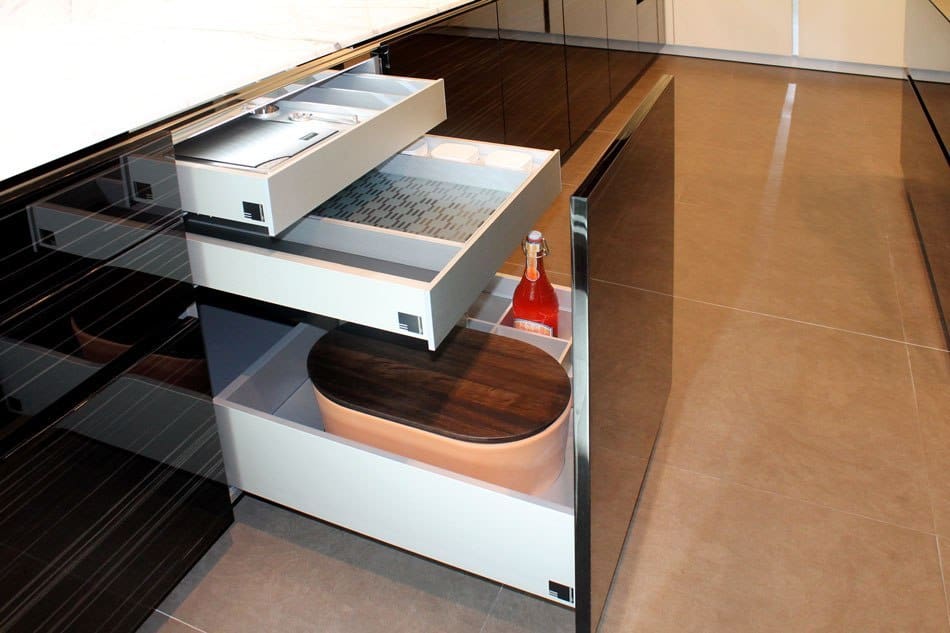 black and white melamine cabinetry featured at eggersmann florida showroom