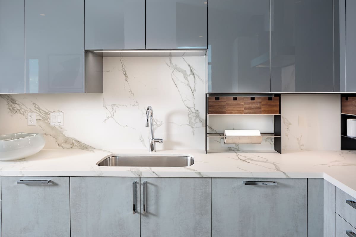 15-square kitchen backsplash paper towel holder