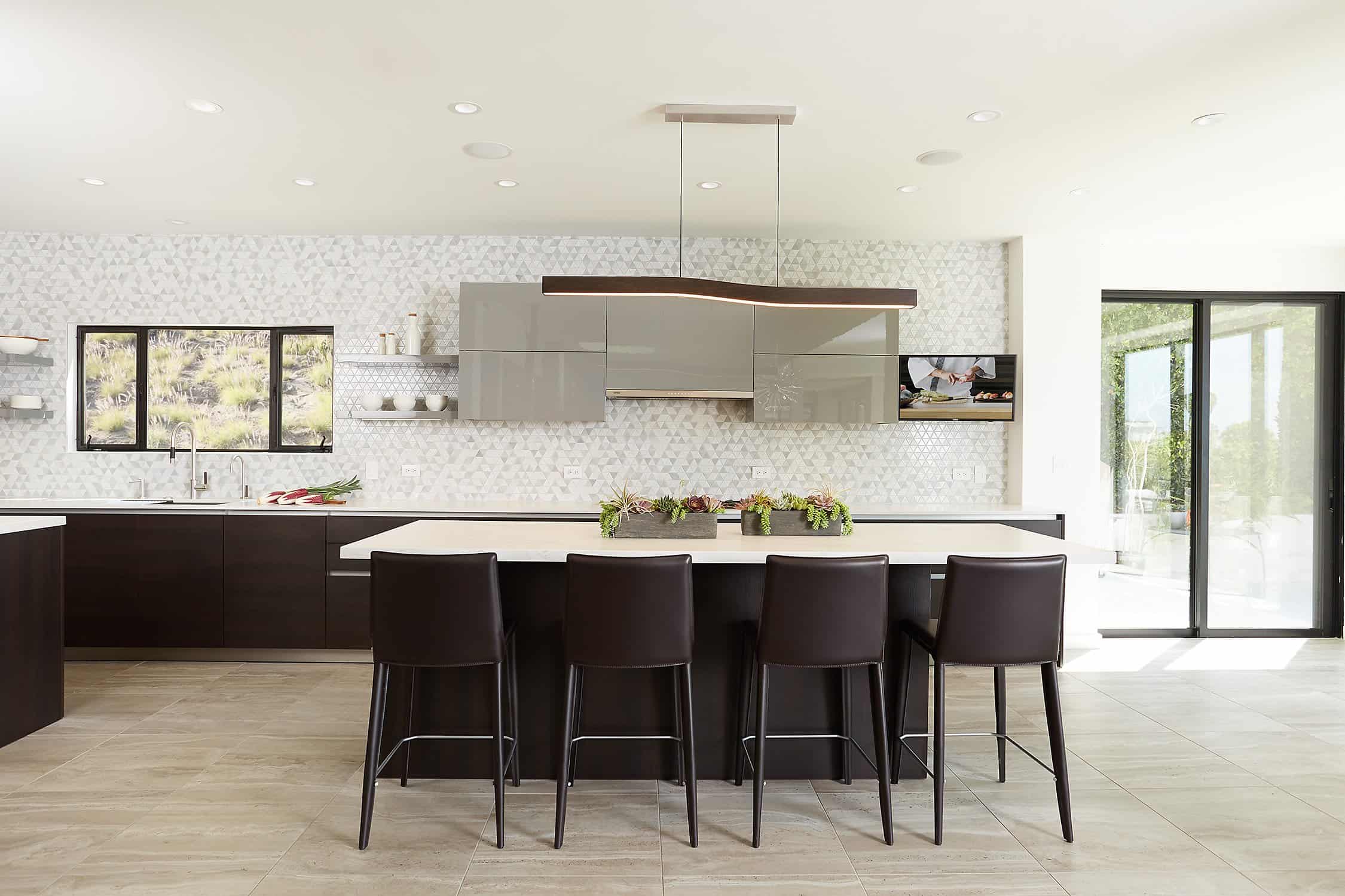 Transforming a 90s Kitchen Elegantly