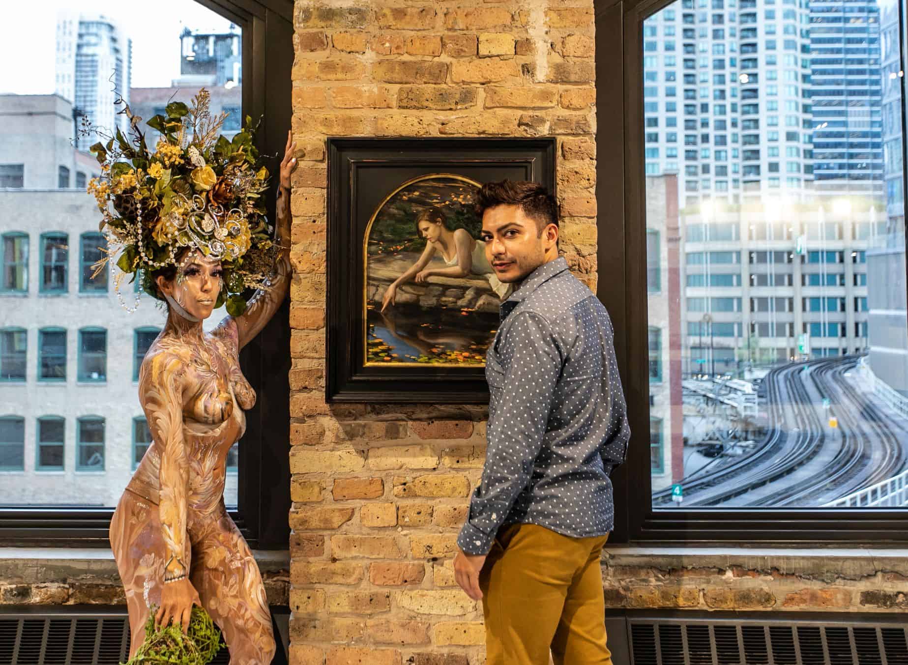 guest posing with the living statue in the eggersmann kitchens chicago showroom during the rndd gallery walk 2019