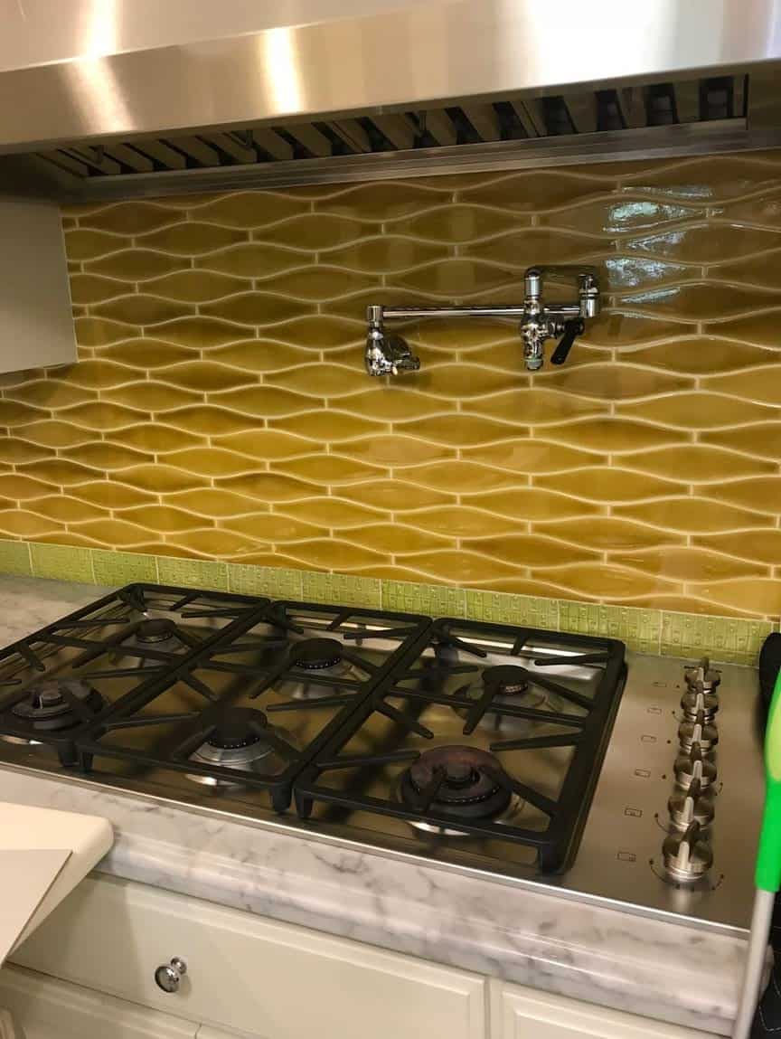 before picture of the stove and backsplash hancock park traditional home renovated with an eggersmann kitchen