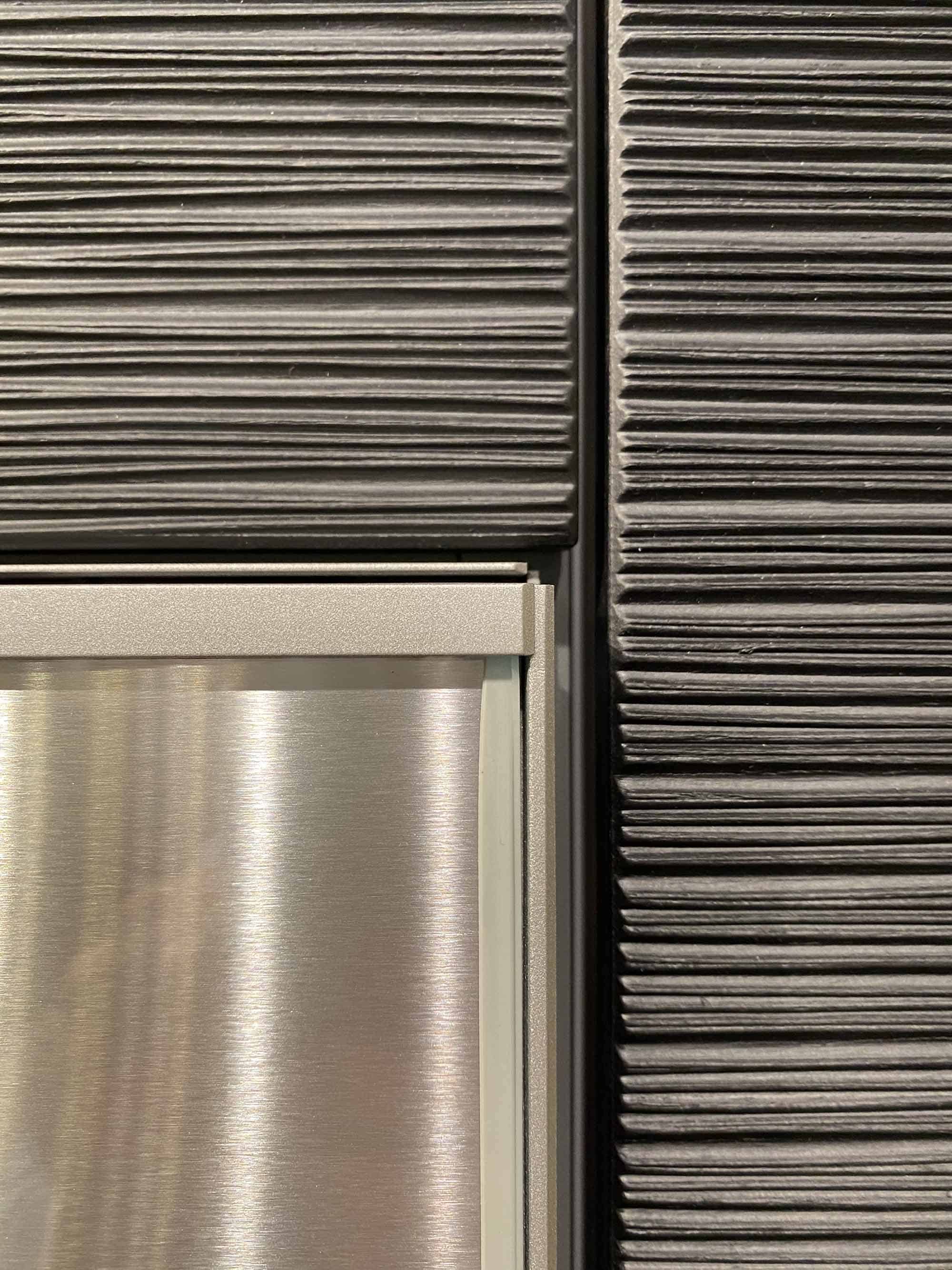 closeup detail of the dark sisal wood finish on the eggersmann NY kitchen display