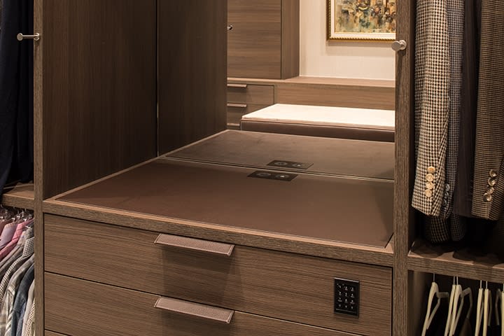 vanity with flush outlets in a Schmalenbach closet for him