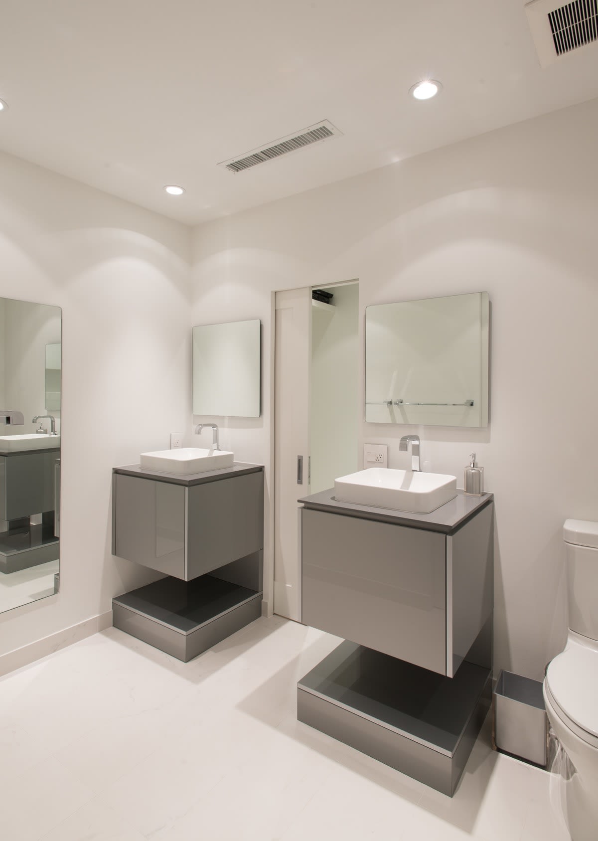 split block-style vanities in eggersmann Esign cabinetry