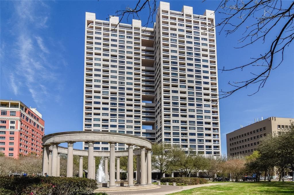 warwick-towers-highrise-houston warwick towers highrise in the museum district of houston tx
