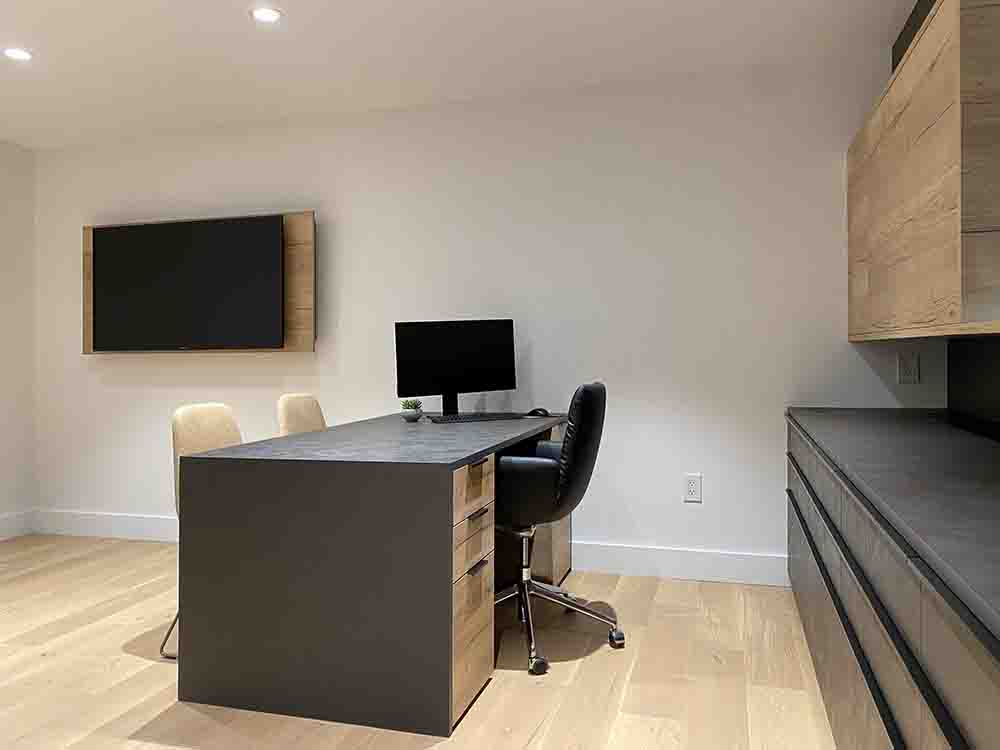 KFF ARVA LIGHT desk chair and KFF PLIES wire skid frame chairs