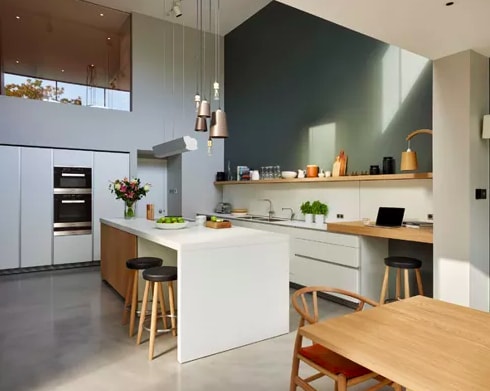 eggersmann client's kitchen design inspiration for an airy, minimal design with a painted dark accent wall