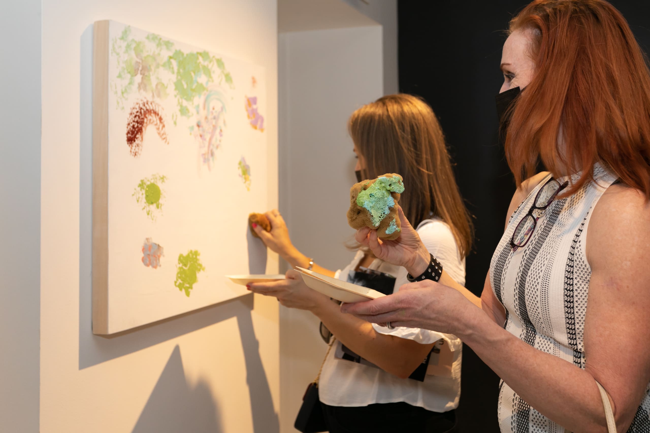attendees at the rndd gallery walk fall 2021 creating a coral sponge painting in the eggersmann chicago showroom