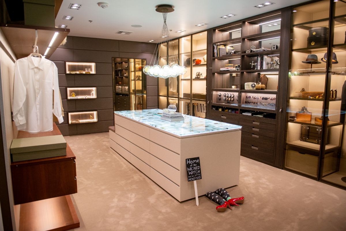 luxury walk-in closet display in eggersmann houston