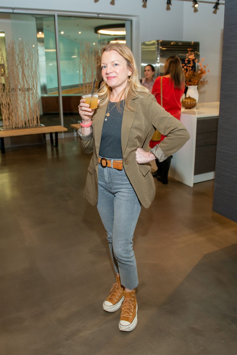 frankfurt kitchen event attendee enjoying a german cocktail