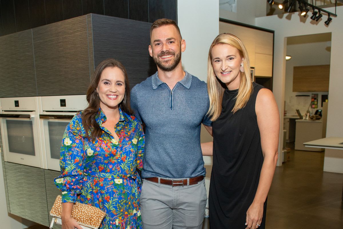 frankfurt kitchen event attendees with moderator jennifer copes of modern luxury interiors texas