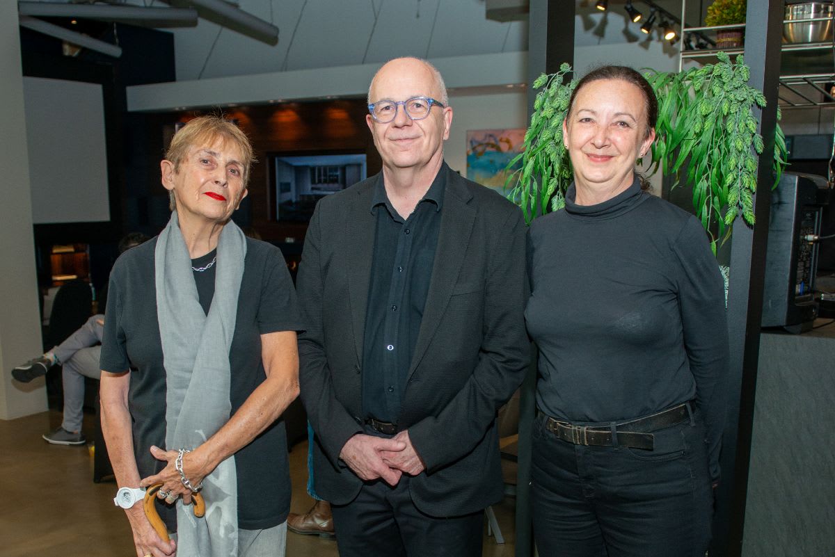 frankfurt kitchen event attendees with panelist anne breux, local houston interior designer