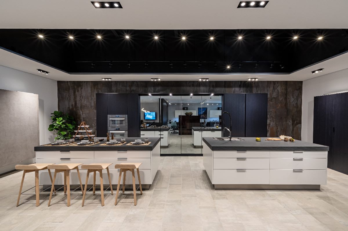 Black and White KItchen Design - Contemporary - kitchen - Gluckstein Home