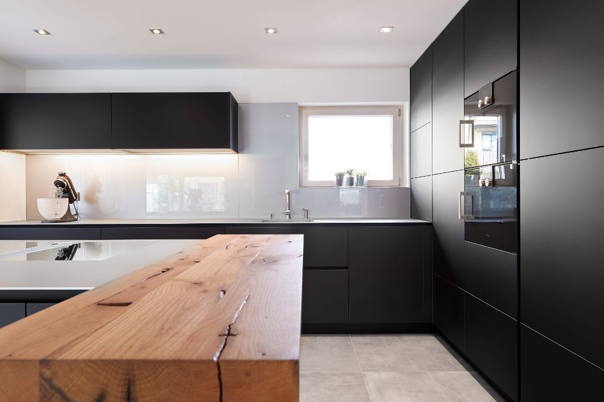 Luxury Black & White Kitchens - eggersmann