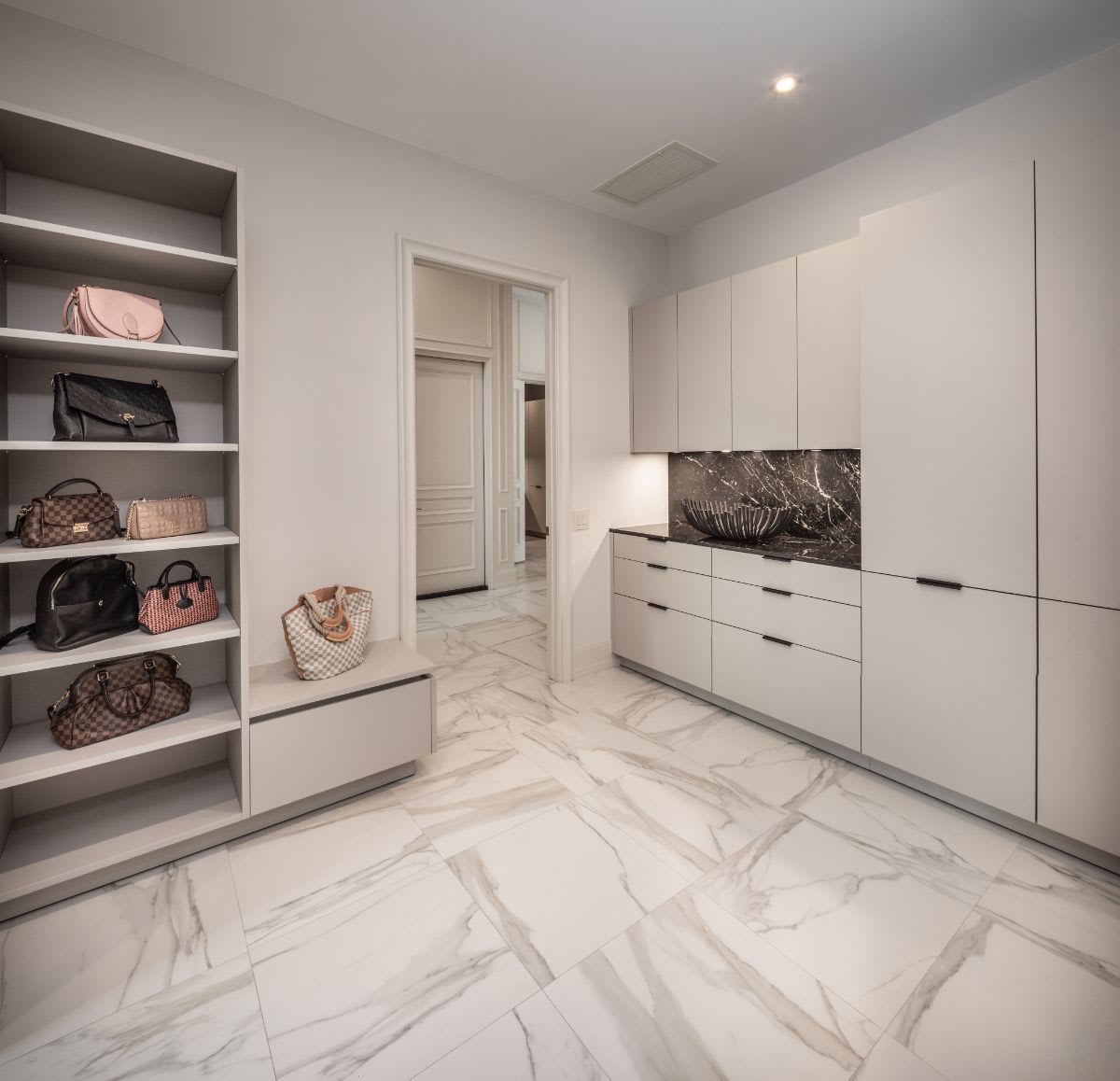 bunker-hill-village-houston-new-home-mudroom