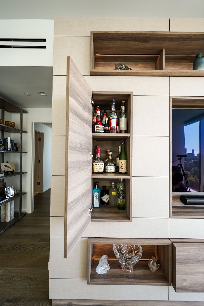 https://res.cloudinary.com/eggersmann-usa/w_auto,dpr_auto,q_auto,f_auto/auto-mapping-folder/2022/06/four-seasons-residences-la-built-in-furniture-media-wall-liquor-storage.jpg