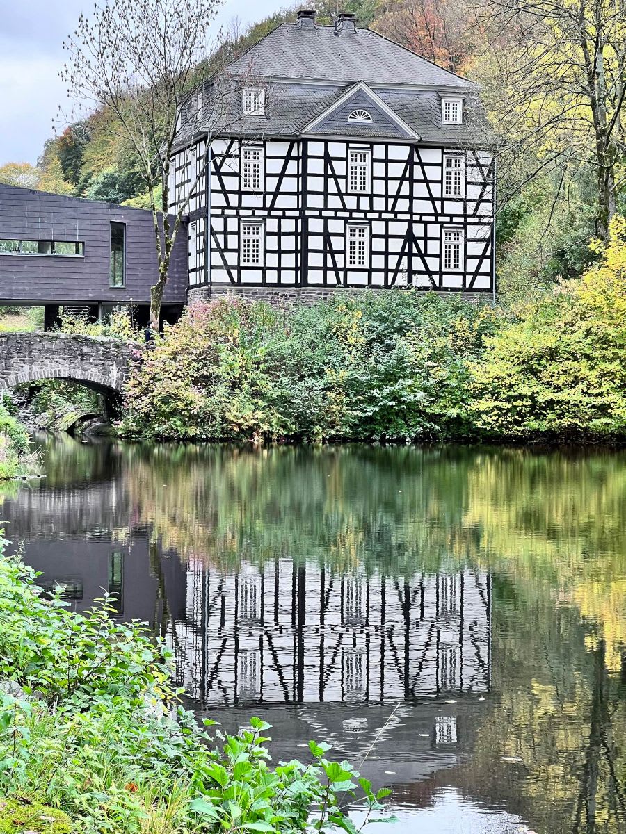 museumsterrassen restaurant reflected in the river