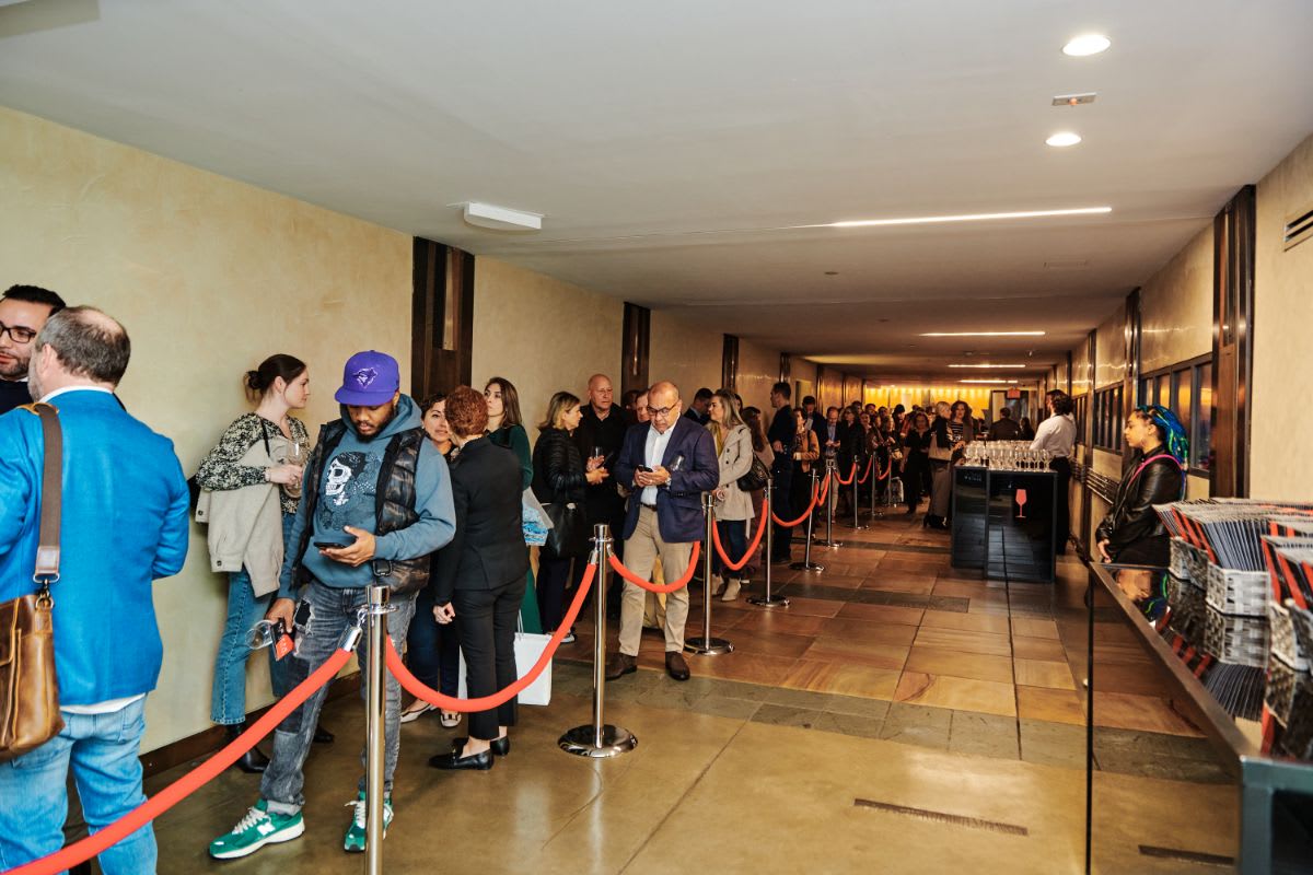 designers, architects, and builders lined up to register before entering the open house at the a&d building's wine and design 2022 event