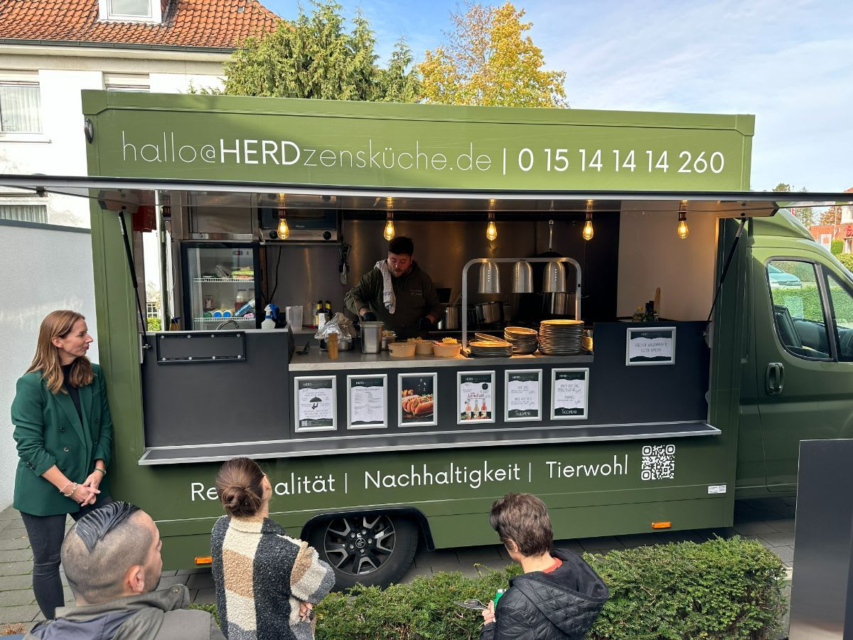 herdzenskuche food truck during eggersmann factory tour 2022