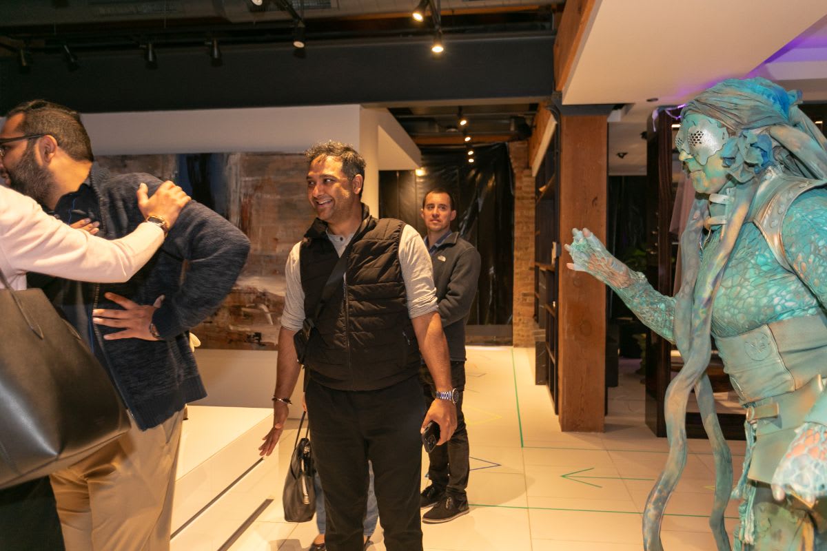 surprised guests laugh when the living statue in the eggersmann chicago showroom unexpectedly moves during the rndd 2023 gallery walk