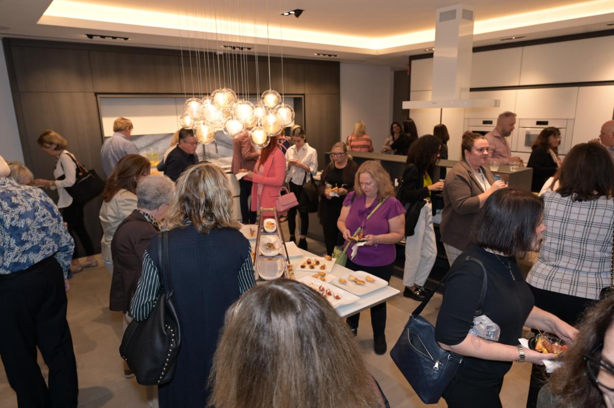 Designers Marveled at The Art of Veneer eggersmann Florida CEU