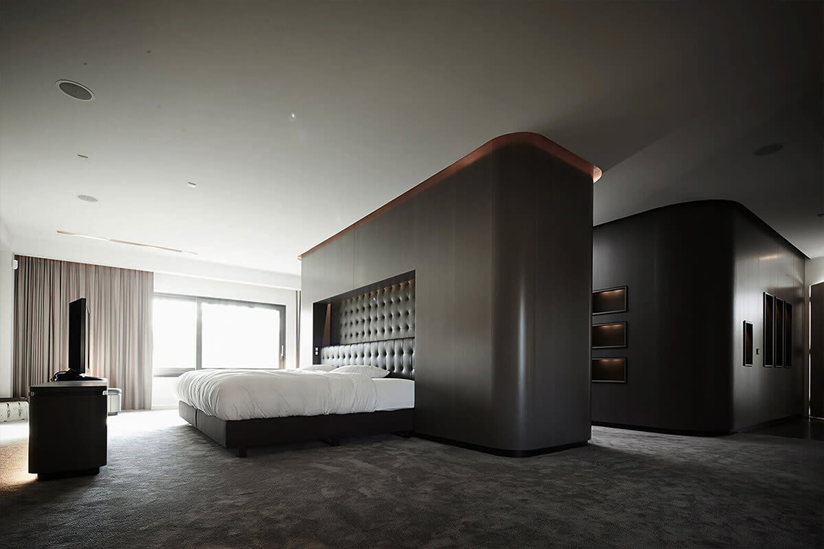 eggersmann-designed floating room divider headboard