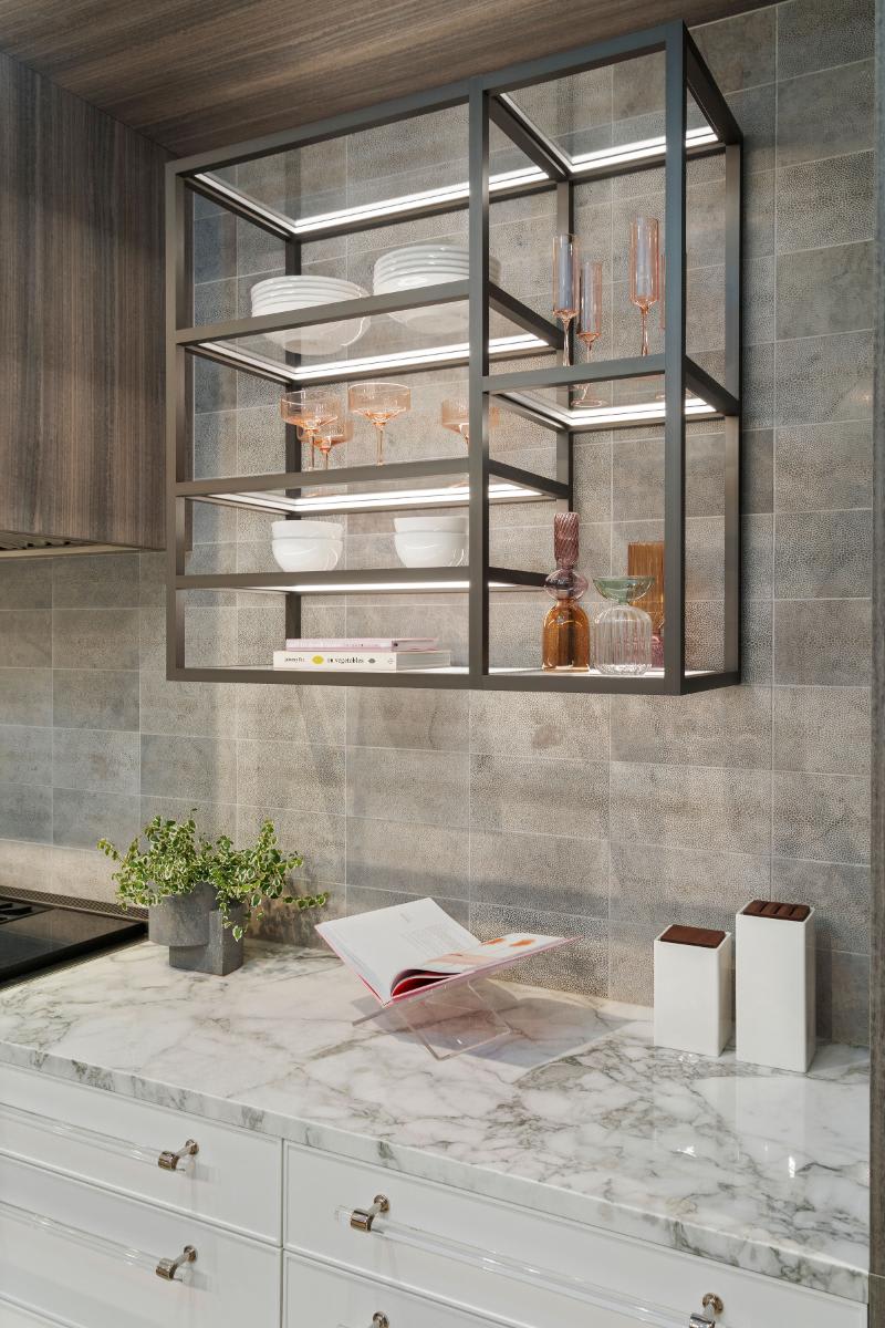 glance wall-mounted display cabinet in luxury display kitchen in the eggersmann laguna showroom