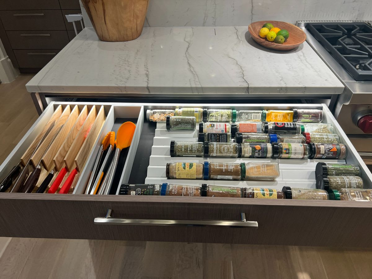 eggersmann's boxtec drawer organizer for spices and chef knives designed by eggersmann for a highland park home in the dallas metroplexmetroplex eggersmann's boxtec drawer organizer for spices and chef knives designed by eggersmann for a highland park home in the dallas metroplex -highland-park-dallas-renovation-luxury-kitchen-drawer-organizer-spices-chef-knives