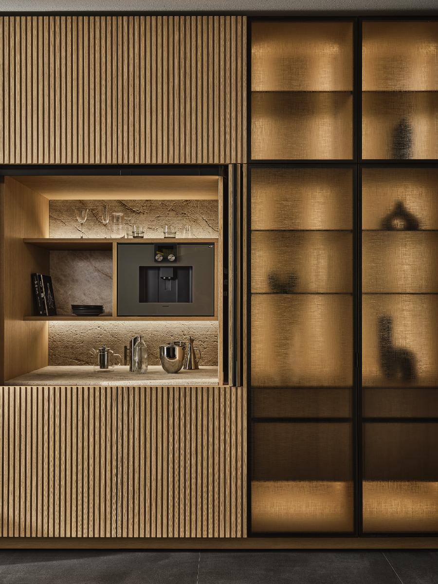 eggersmann textured patterned glass cabinetry with lausanne tambour wood veneer and glance glass-front Frame in Carbon grey with Glass color of Madras white finishes