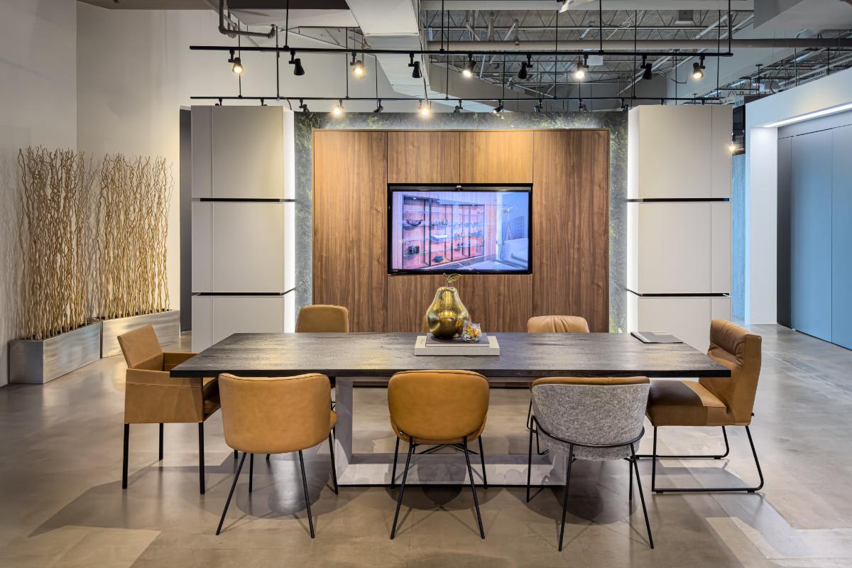 conference or dining room display with tv and samples in the eggersmann houston showroom