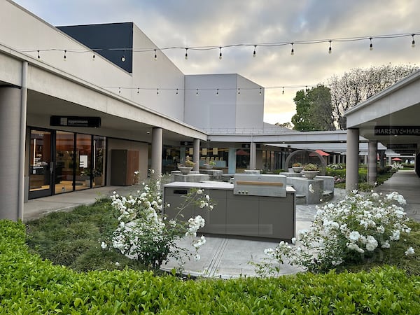 luxury outdoor kitchen in Laguna niguel
