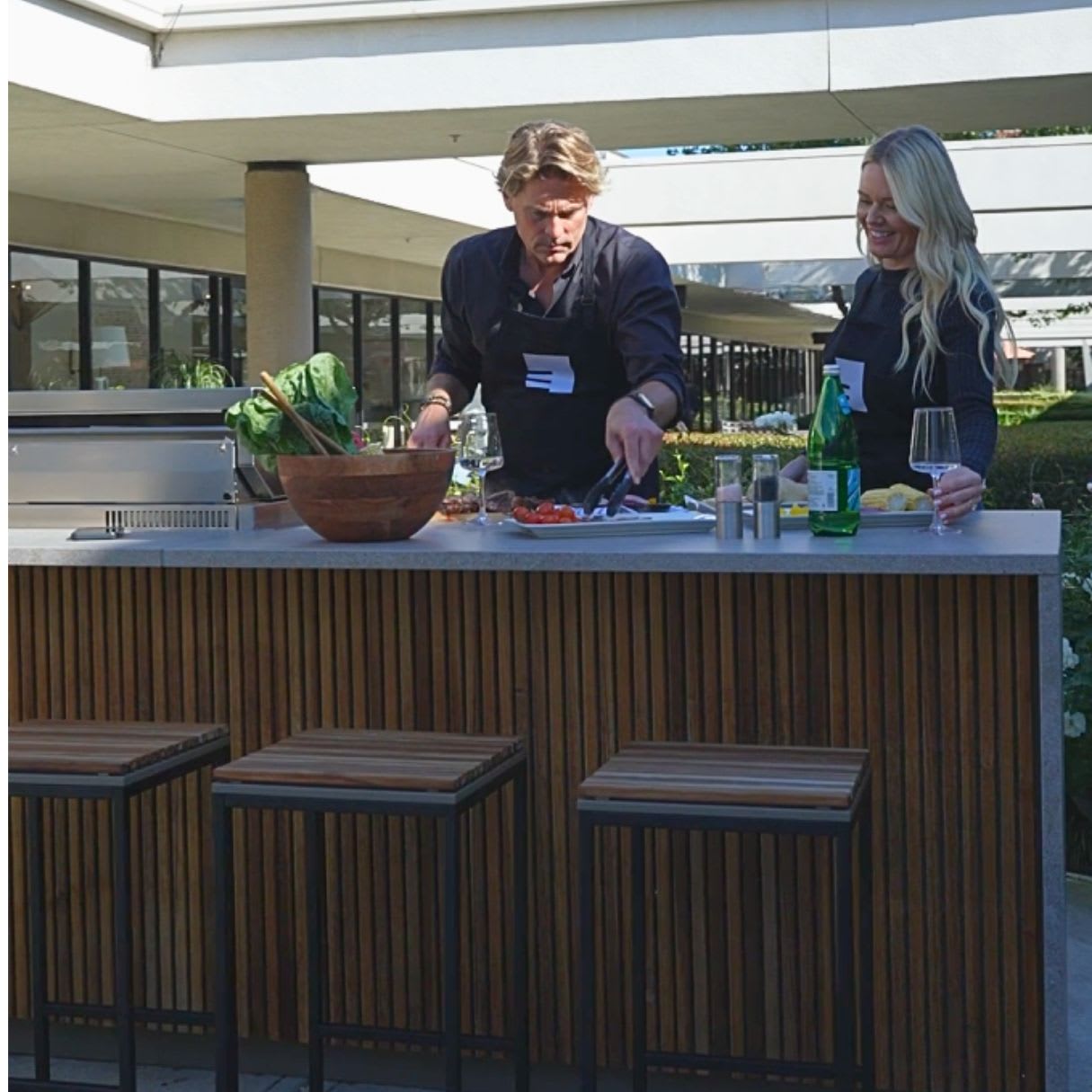 a couple preparing to dine on a healthy meal in the outdoor kitchen of the eggersmann laguna showroom