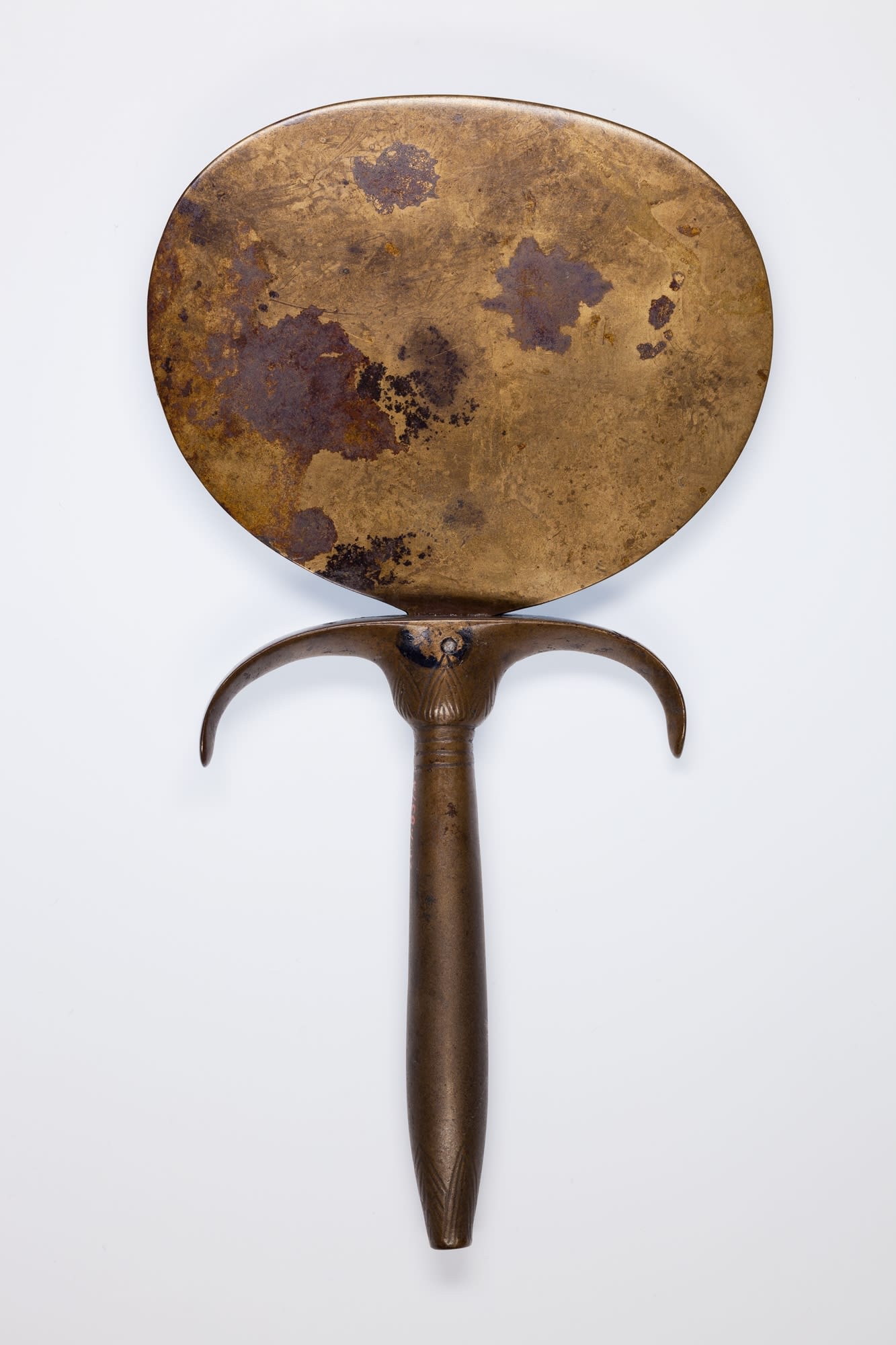 ancient-polished-copper-mirror-metmuseum