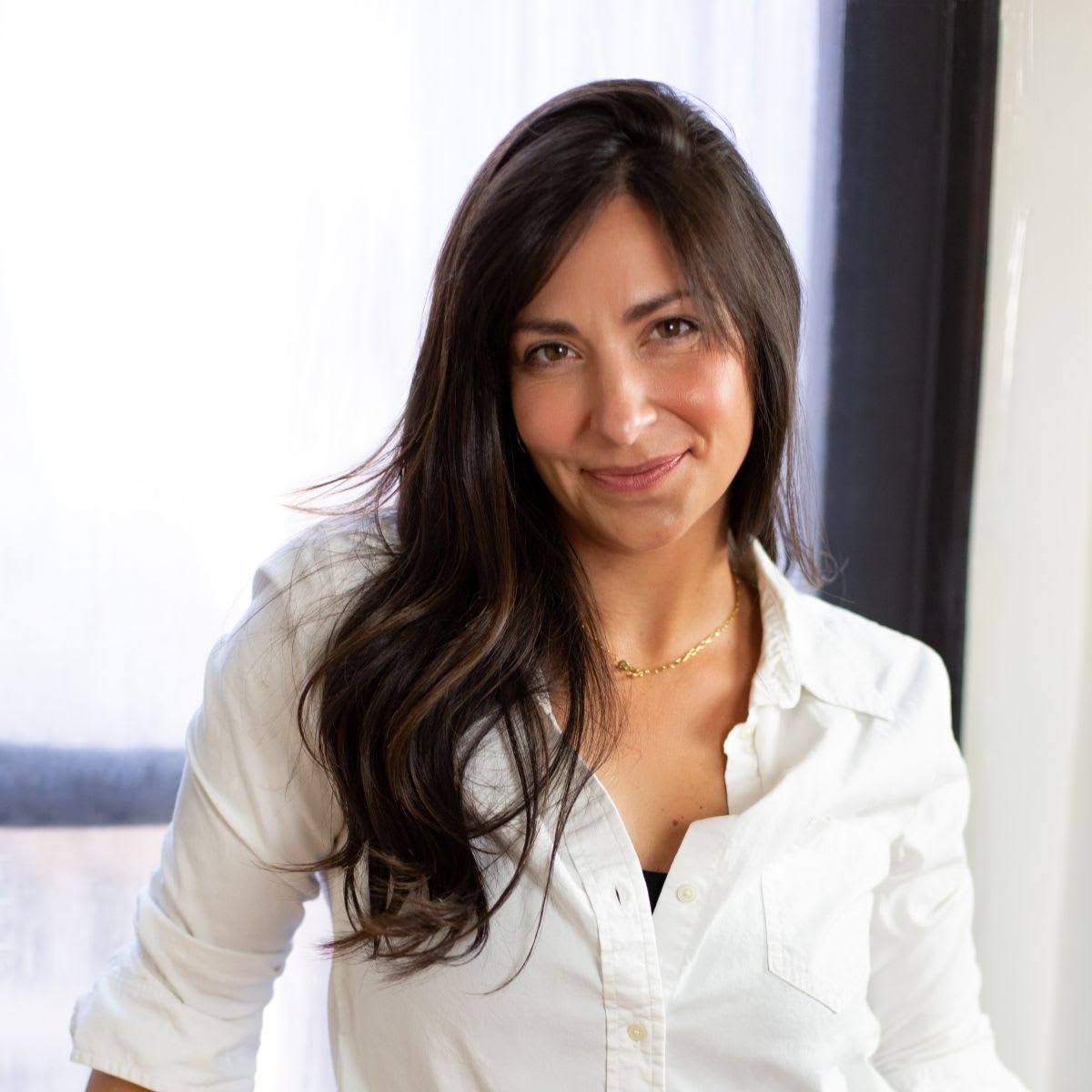 nyc-sarah-degrim-stylish-spaces-head-shot- sarah degrim of stylish spaces organizing in nyc