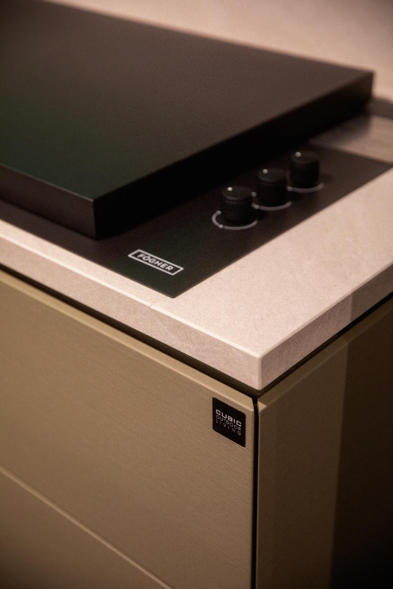 closeup of plancha grill with lid closed and mitered drawer fronts in the cubic outdoor kitchen display in the eggersmann nyc showroom