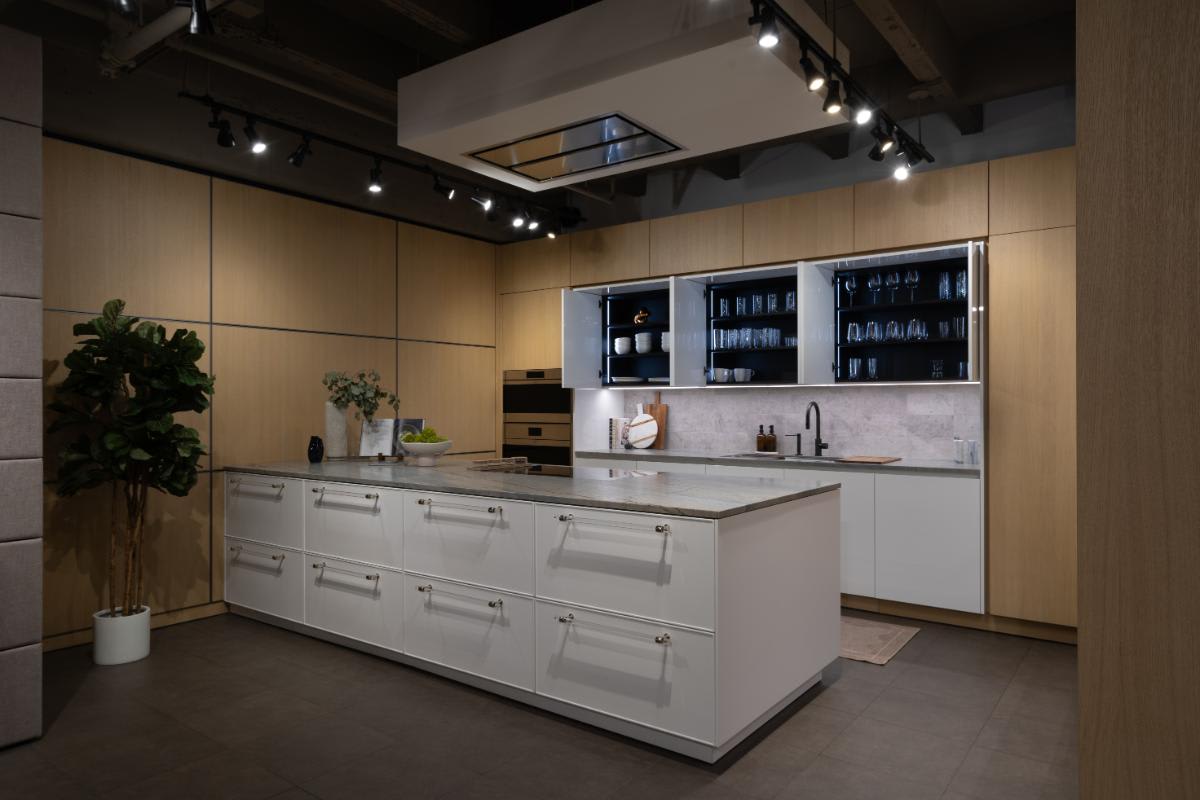 -transitional kitchen with upper cabinets open in the eggersmann nyc showroom