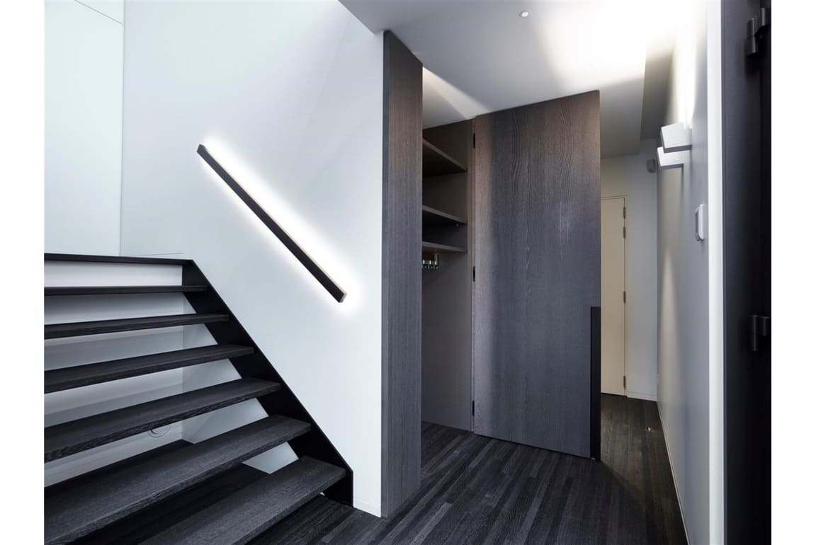 hidden closet door using arlu pivotica pro pivot door hinges