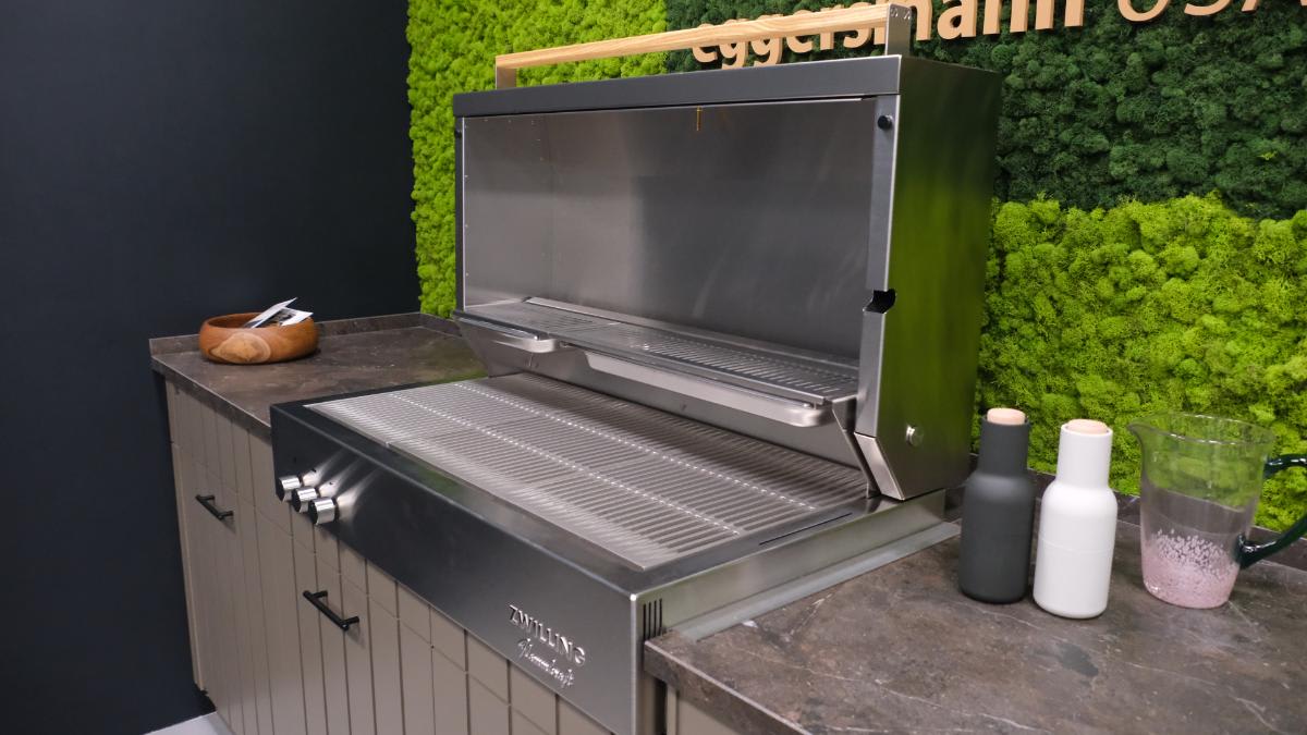 flammkraft grill in the cubic outdoor kitchen display at eggersmann houston2