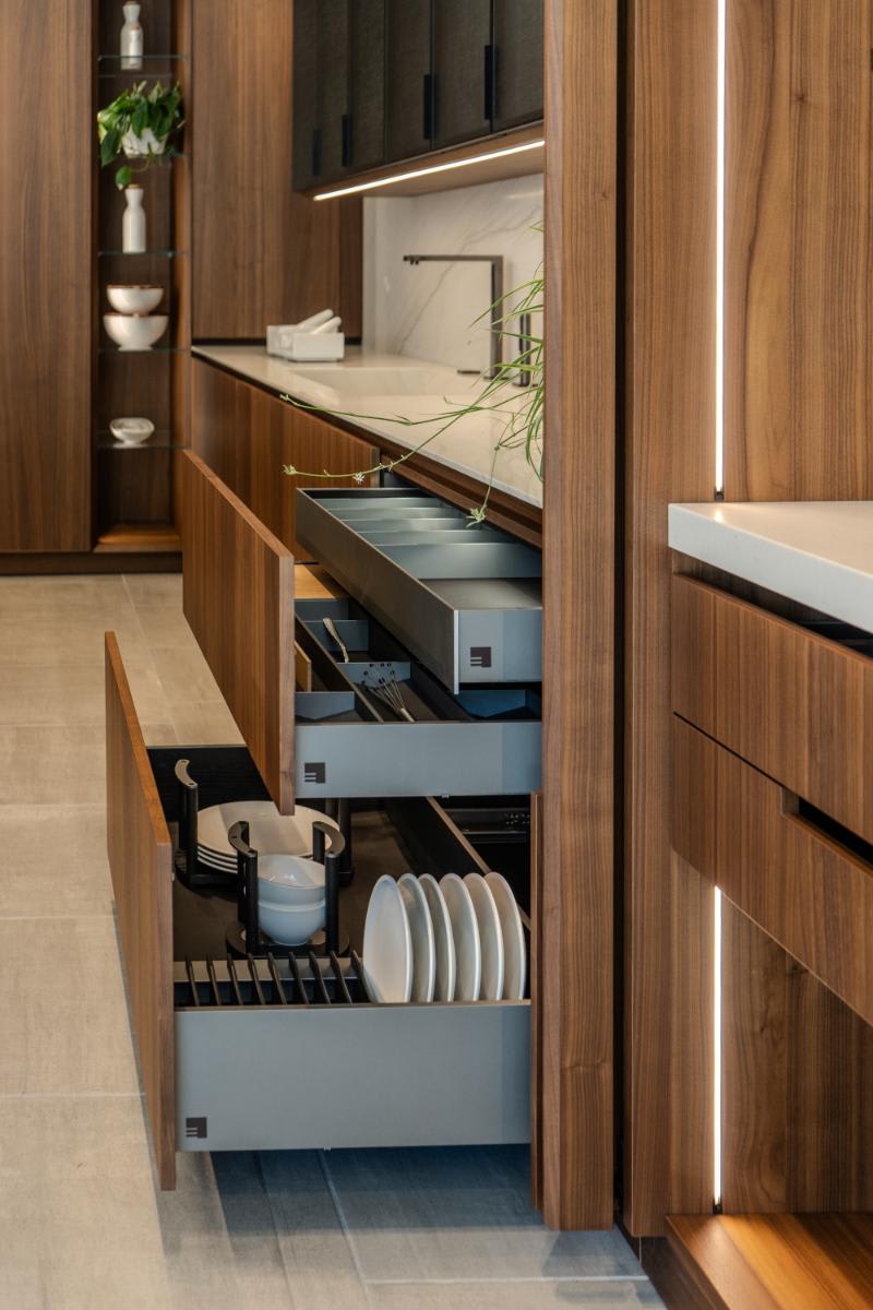 drawers open in the open double pocket door unit of the skywalk kitchen in the eggersmann la showroom
